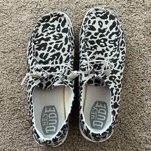 Hey Dude Wendy Print Women’s Slip On Loafers- Cheetah Gray- Size 11